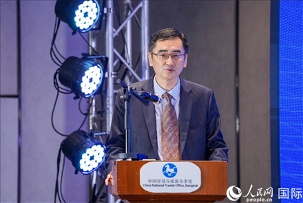 曼谷中國文化中心兼中國駐曼谷旅游辦事處主任闕小華發(fā)表演講。(普拉維攝)