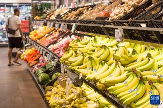 5月24日，顧客在德國柏林一家超市購物。新華社記者 任鵬飛 攝