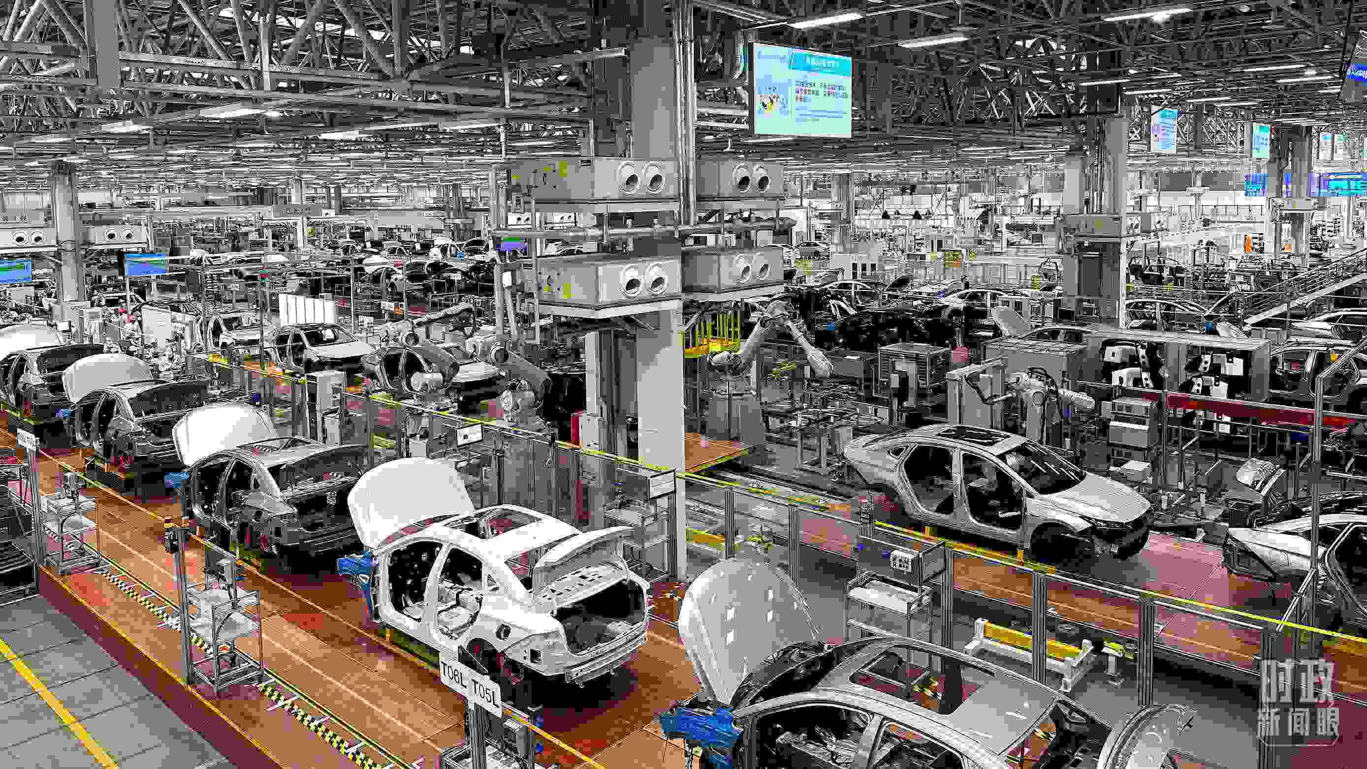 廣州廣汽埃安總裝車間智能生產(chǎn)線。2023年4月，習(xí)近平曾到這里考察。（總臺央視記者趙化拍攝）