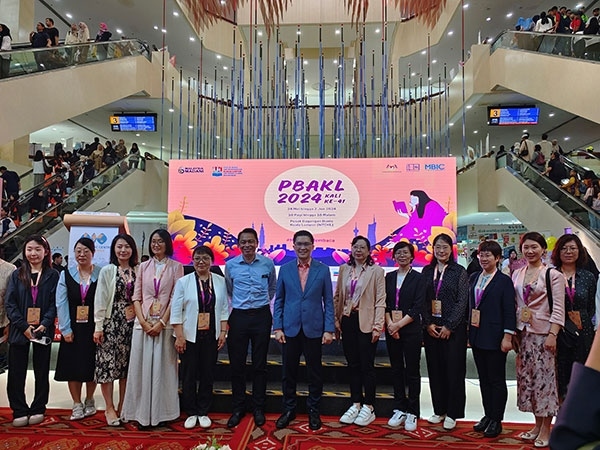 5月24日，在吉隆坡國際書展期間舉辦的中馬贈書儀式。中國圖書進(jìn)出口（集團(tuán)）有限公司供圖