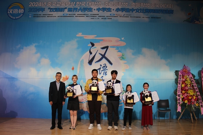 各組別的冠軍獲得者們合影留念。