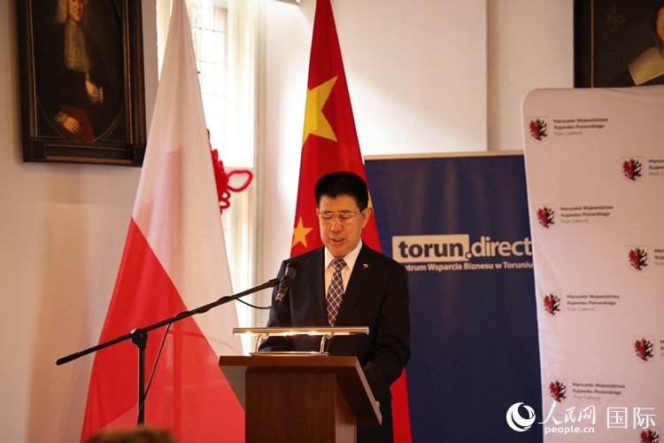 :孫霖江大使在開幕式現(xiàn)場致辭。人民網(wǎng)記者 禹麗敏攝