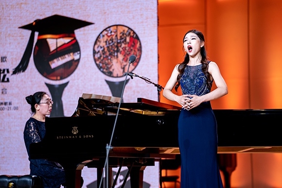 會(huì)議現(xiàn)場(chǎng)。學(xué)校供圖