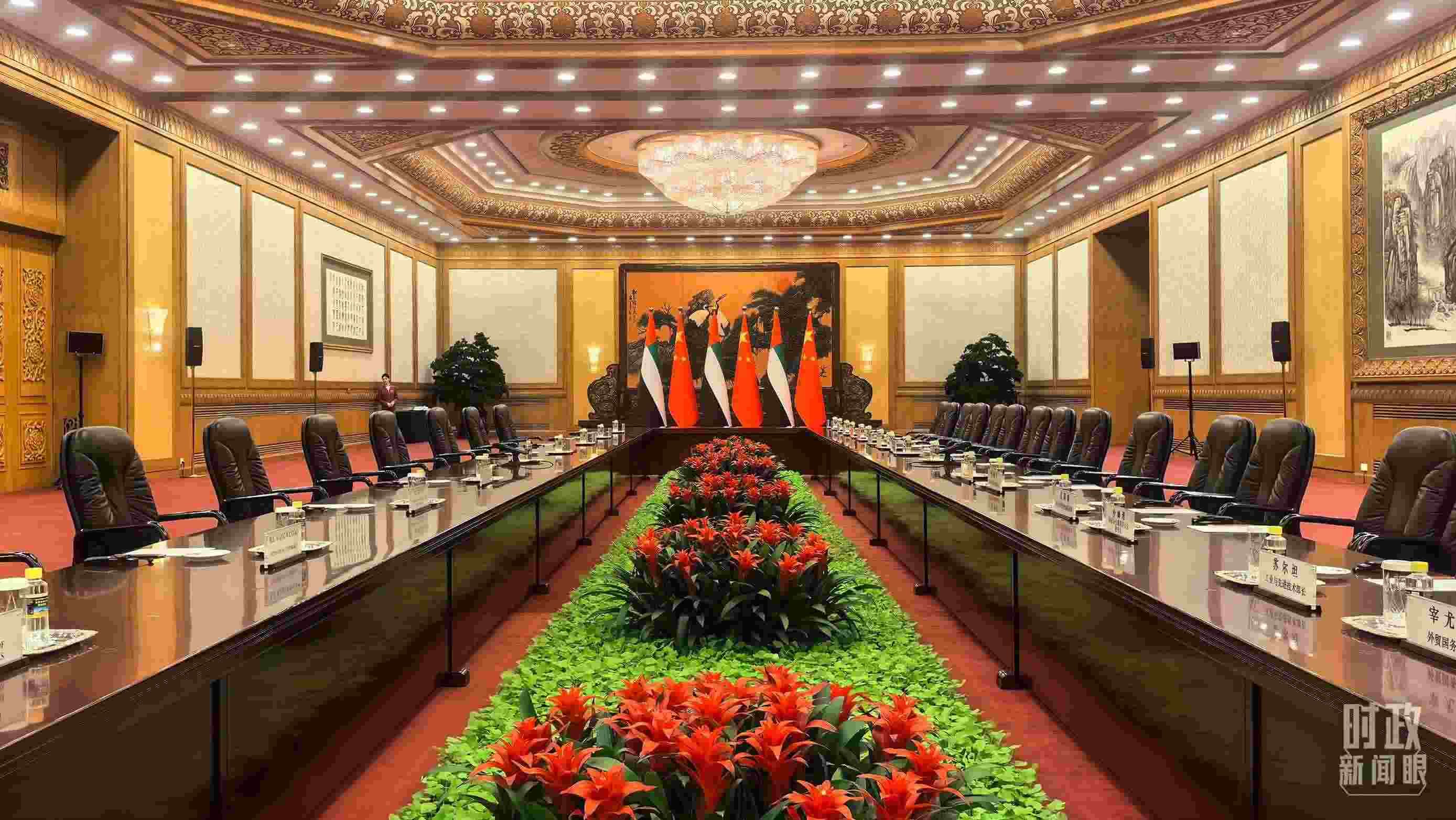 △5月30日下午，習(xí)近平主席同阿聯(lián)酋總統(tǒng)穆罕默德會(huì)談。這是會(huì)談開始前的現(xiàn)場(chǎng)。（總臺(tái)央視記者鄂介甫拍攝）