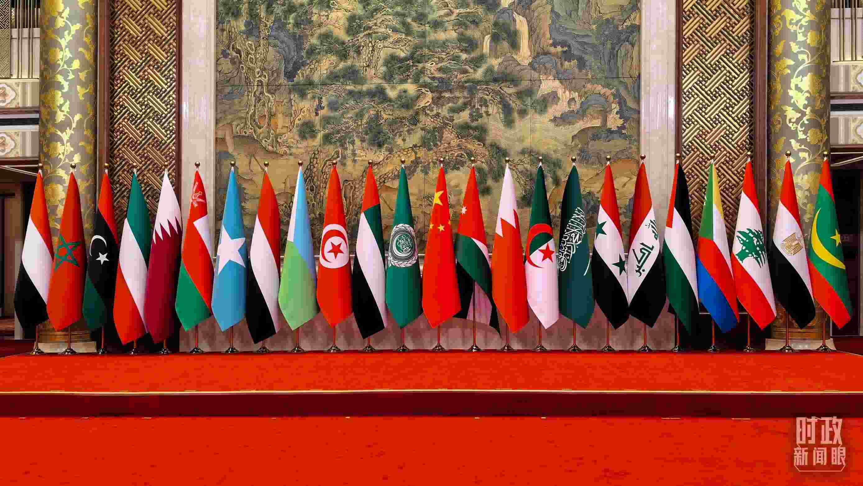 △會(huì)議現(xiàn)場(chǎng)的集體合影區(qū)。（總臺(tái)央廣記者潘毅拍攝）