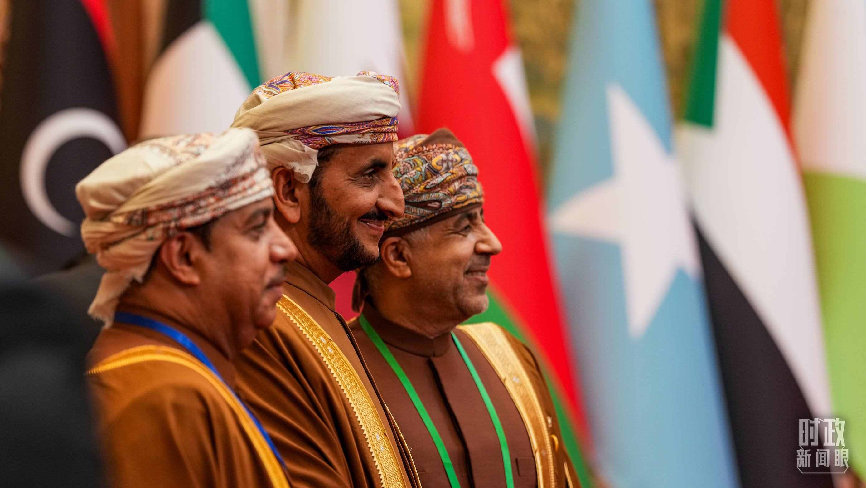 △與會(huì)代表在現(xiàn)場(chǎng)合影留念。（總臺(tái)國(guó)廣記者李晉拍攝）