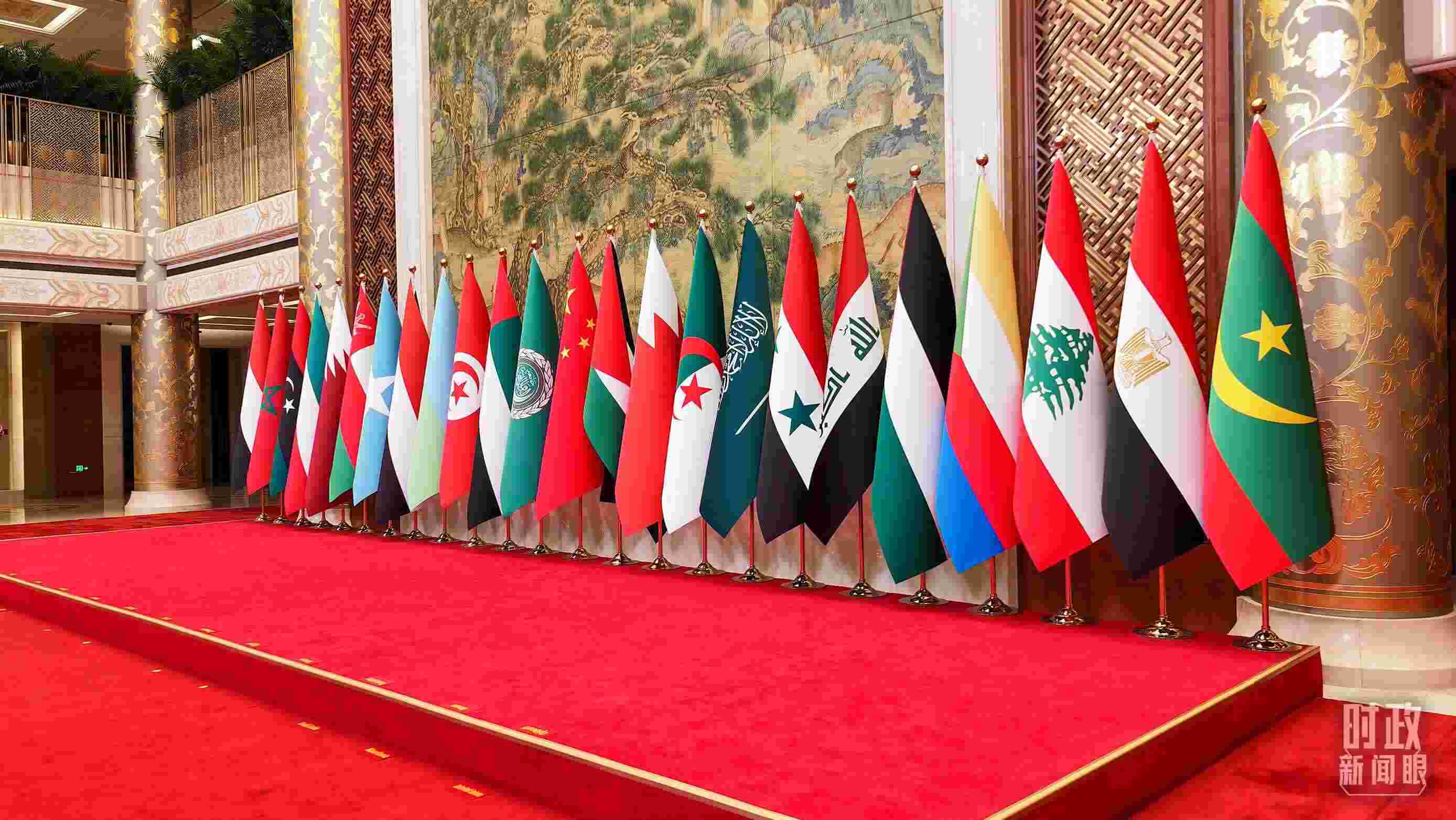 △會(huì)議現(xiàn)場(chǎng)的旗陣。（總臺(tái)央廣記者馬喆拍攝）