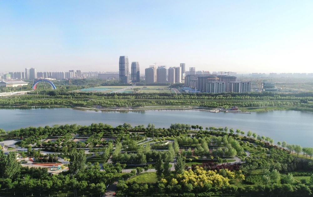 石家莊市滹沱河景色（2022年5月16日攝，無(wú)人機(jī)照片）。新華社記者 楊世堯 攝