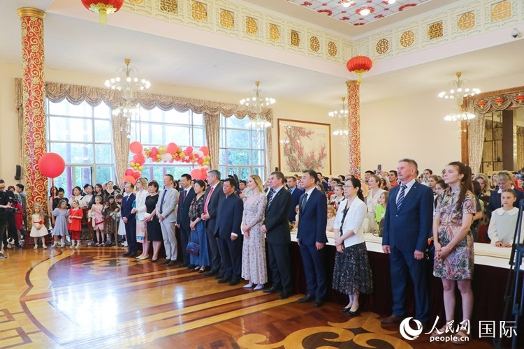 中國(guó)駐俄羅斯使館“六·一”兒童節(jié)大型招待會(huì)活動(dòng)現(xiàn)場(chǎng)。人民網(wǎng)記者 隋鑫攝