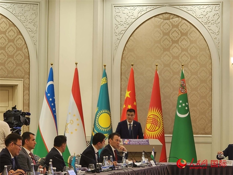 中國(guó)駐烏茲別克斯坦大使于駿致辭。人民網(wǎng)記者 李強(qiáng)攝