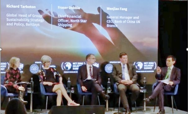 倫敦金融城“實現(xiàn)凈零峰會”上，中國銀行倫敦分行行長方文建（右一）參與論壇 資料圖片