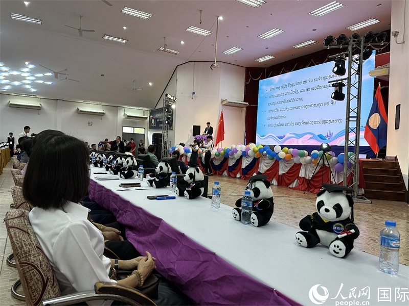 圖片：中老嘉賓在第二十三屆漢語橋世界大學(xué)生中文比賽老撾賽區(qū)決賽上致辭。孫廣勇攝