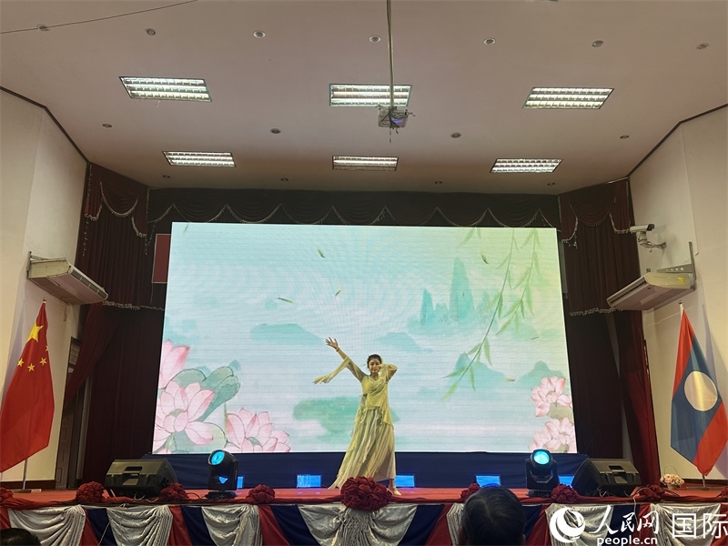 圖片：老撾選手參加第二十三屆漢語橋世界大學(xué)生中文比賽老撾賽區(qū)決賽。孫廣勇攝