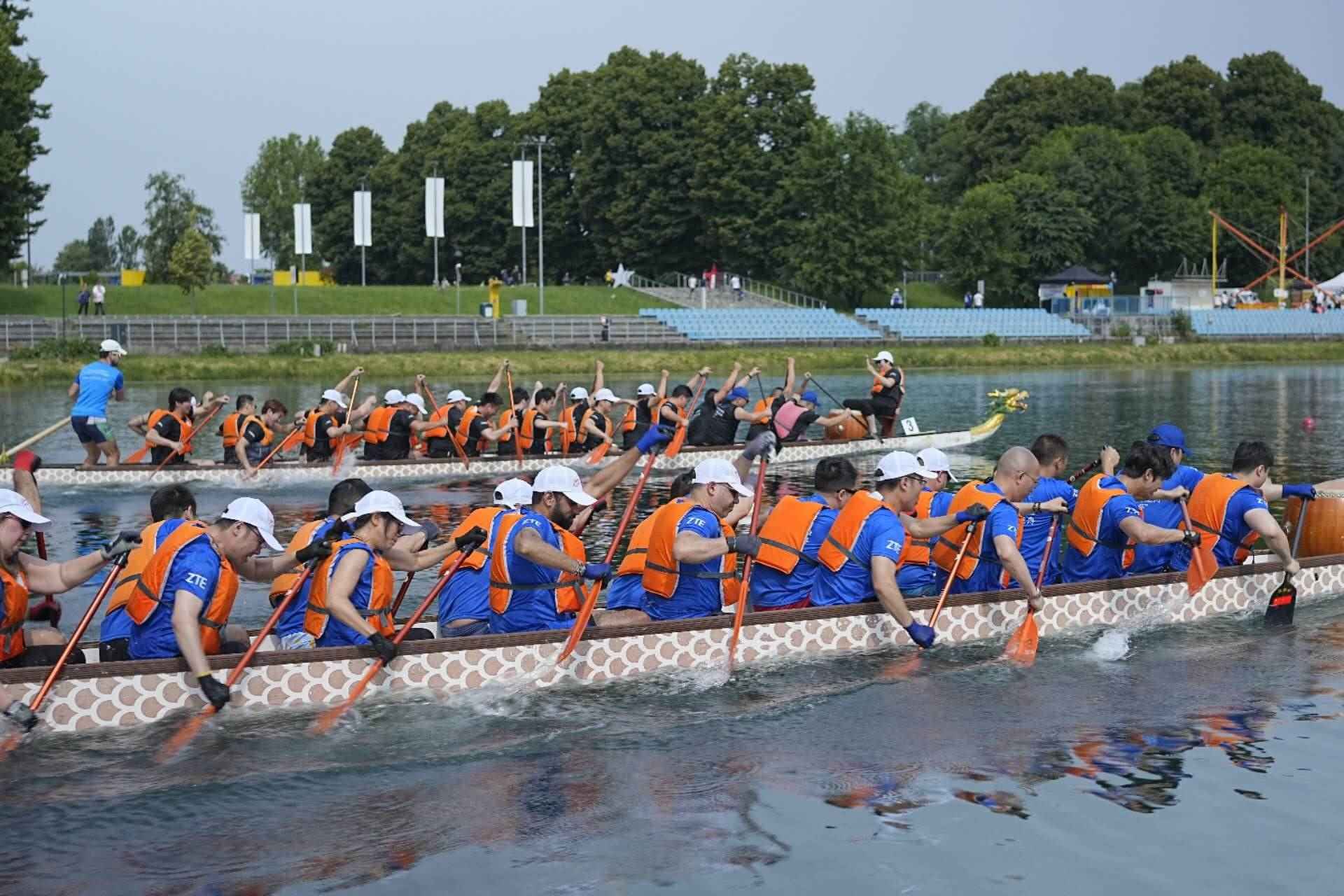 爭渡、爭渡，選手們你爭我奪，奮勇爭先。主辦方供圖