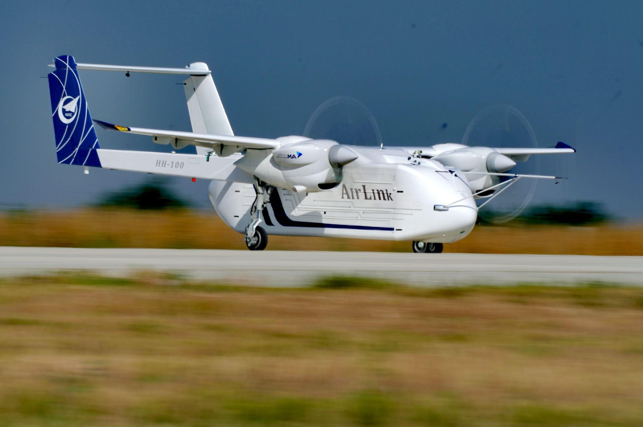 △2024年6月12日，HH-100航空商用無人運輸系統(tǒng)驗證機在西安藍(lán)田通用機場首飛成功。