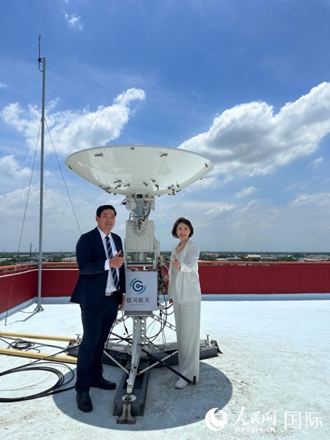 中泰兩國(guó)校企合作共贏。左為馬漢科理工大學(xué)校長(zhǎng)帕納威·普卡亞多，右為銀河航天聯(lián)合創(chuàng)始人劉暢。人民網(wǎng)記者 簡(jiǎn)承淵攝