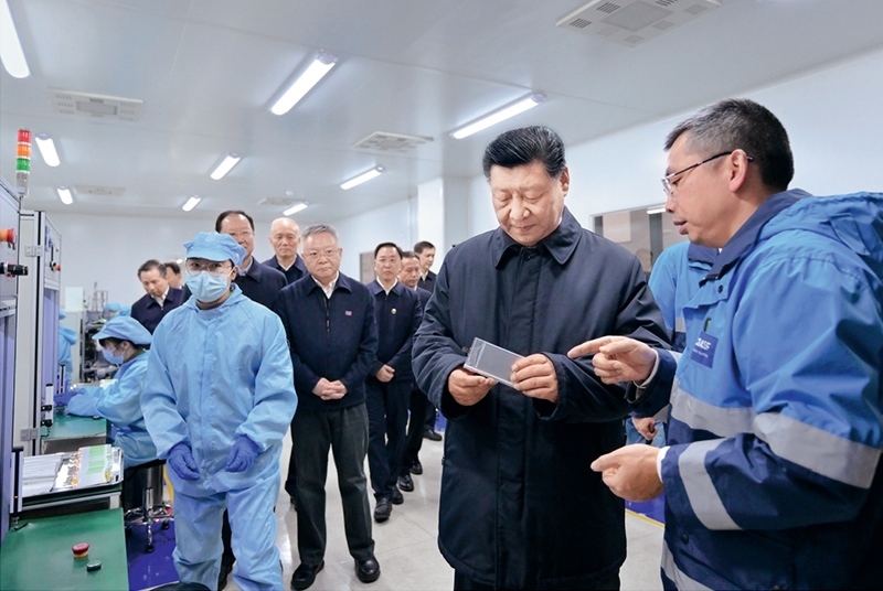 2024年3月18日至21日，中共中央總書記、國家主席、中央軍委主席習(xí)近平在湖南考察。這是18日下午，習(xí)近平在中德合資企業(yè)巴斯夫杉杉電池材料有限公司考察。 新華社記者 謝環(huán)馳/攝