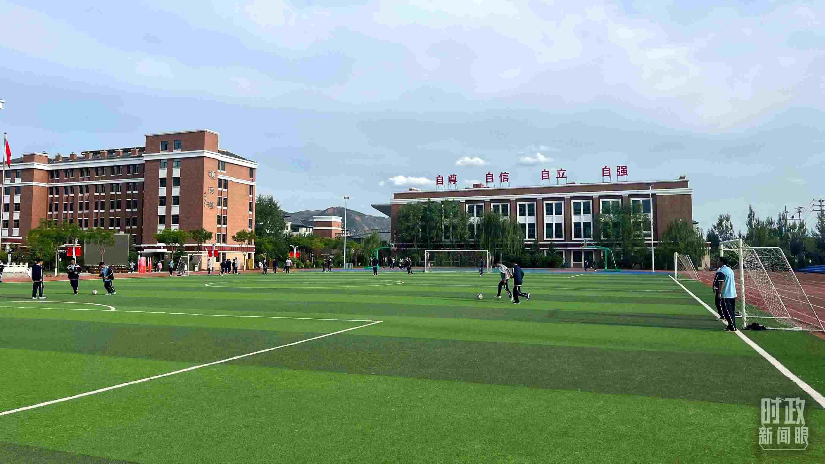 △果洛西寧民族中學。（總臺央視記者楊波、楊新禹拍攝）