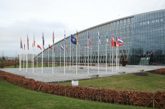  這是2月15日在比利時布魯塞爾拍攝的北約總部一角。為期一天的北約成員國國防部長會議15日在比利時首都布魯塞爾結(jié)束。會議就加強北約的威懾和防御以及對烏克蘭的支持等問題展開討論。新華社記者趙丁喆攝