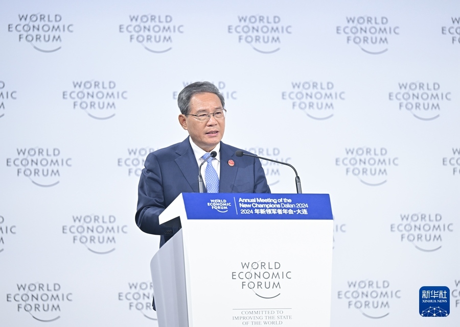 6月25日，國(guó)務(wù)院總理李強(qiáng)在大連出席2024年夏季達(dá)沃斯論壇開(kāi)幕式并致辭。新華社記者 李響 攝