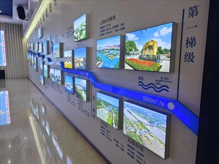 長江水跨越13級“階梯”一路北上。人民網(wǎng)記者 黃鈺攝