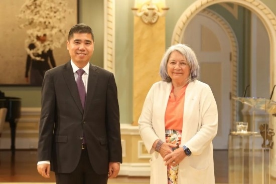 6月26日，中國駐加拿大大使王鏑向加拿大總督西蒙遞交國書。