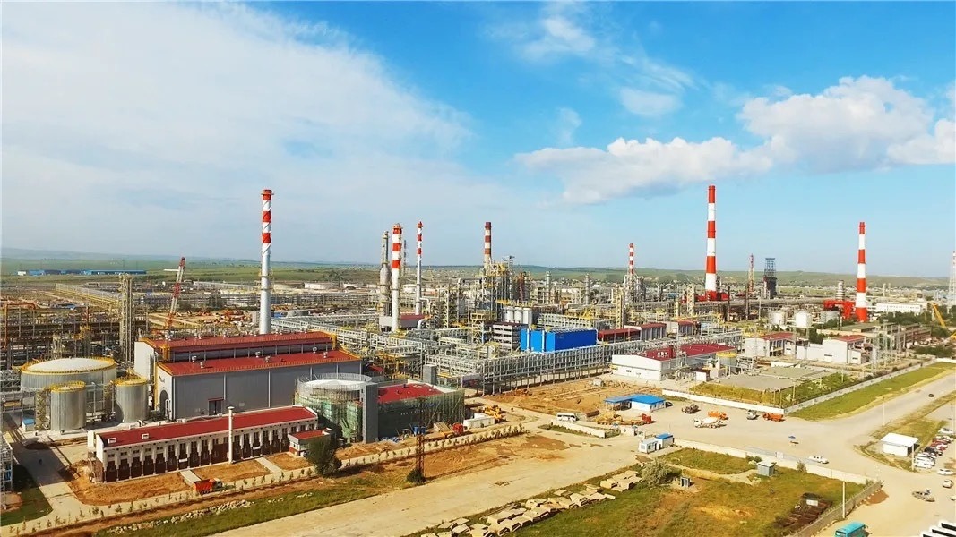 奇姆肯特煉油廠完成現(xiàn)代化改造后全景。（圖源：人民網(wǎng)）