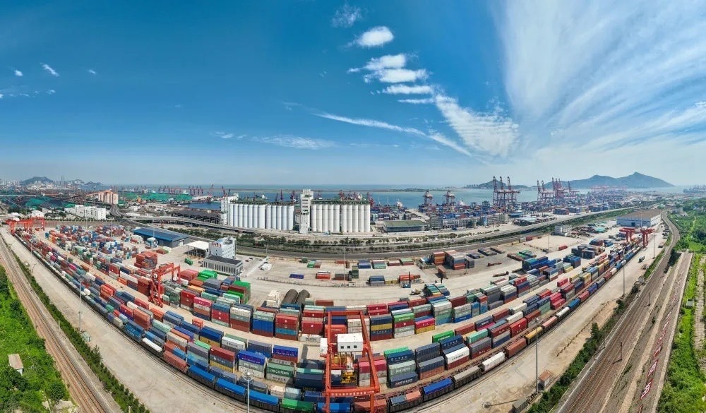 中哈連云港物流合作基地及集裝箱碼頭。（圖源：新華社）