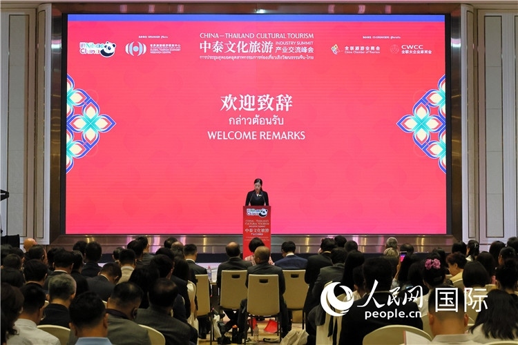 泰國文化部副部長普洛伊·塔尼庫發(fā)表演講。