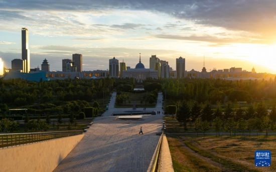 這是7月2日拍攝的哈薩克斯坦首都阿斯塔納的天際線。新華社記者 白雪騏 攝