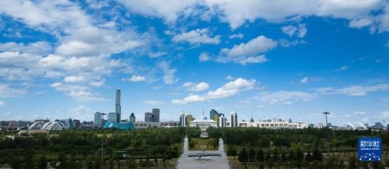 這是7月1日拍攝的哈薩克斯坦首都阿斯塔納的天際線。新華社記者 王建華 攝