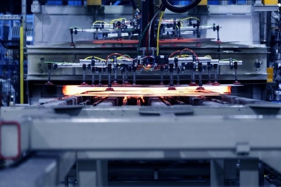 這是海斯坦普零件生產(chǎn)線（資料照片）。新華社發(fā)