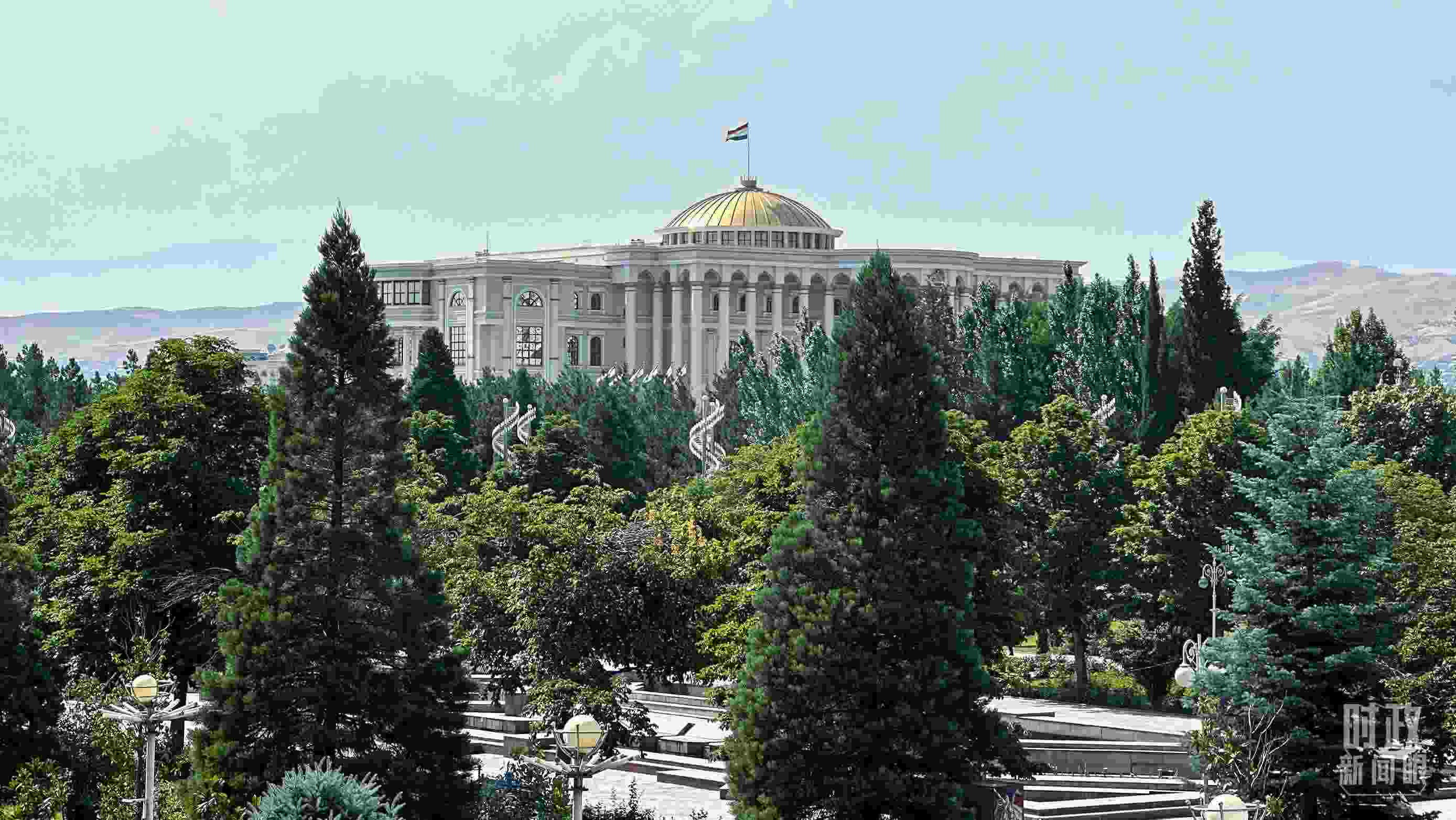 △塔吉克斯坦總統(tǒng)府。（總臺央視記者趙化拍攝）