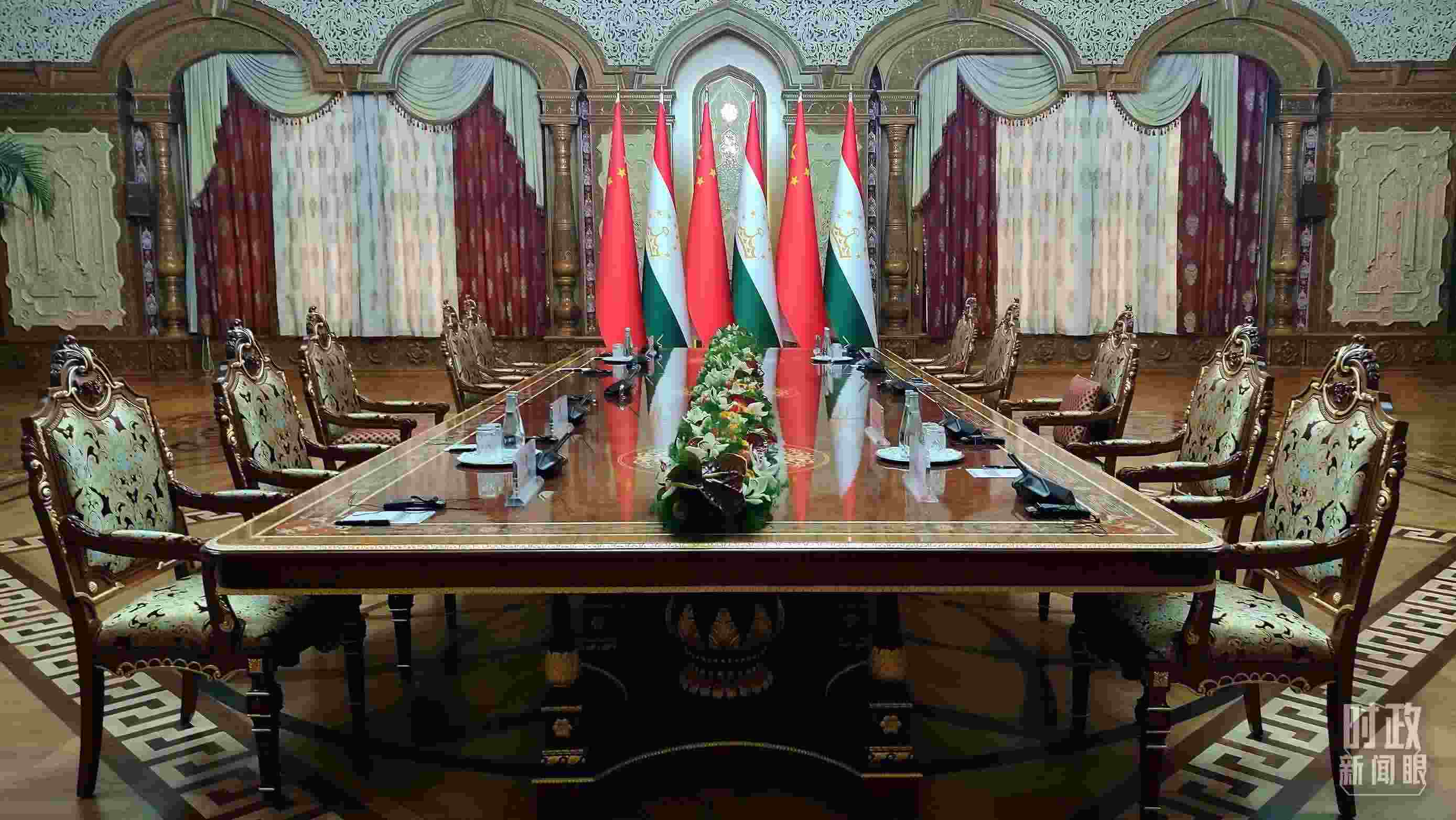 △中塔元首小范圍會談開始前。（總臺央視記者薛冠南拍攝）