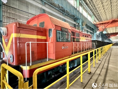 運(yùn)輸通鋼產(chǎn)品的火車。人民網(wǎng) 謝瑩攝