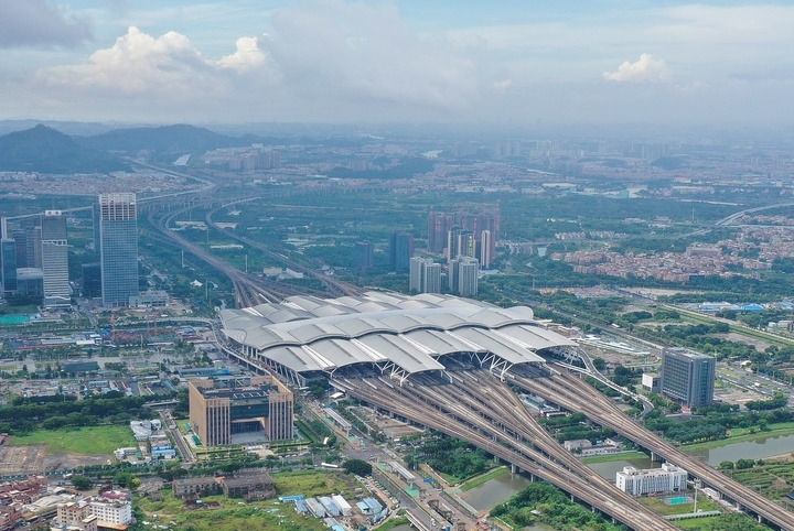 這是2024年6月23日拍攝的廣州南站（無(wú)人機(jī)照片）。新華社記者 劉大偉 攝