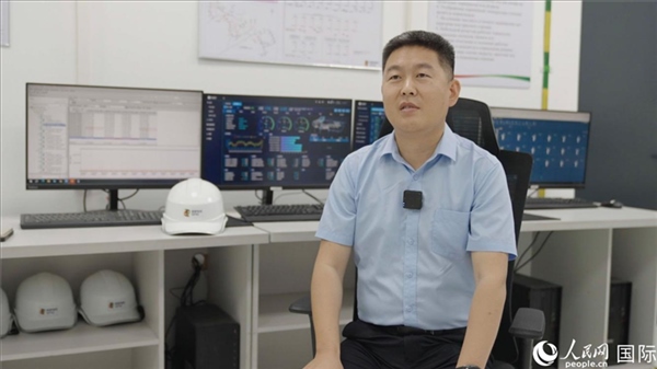 哈薩克斯坦能源投資公司副總經(jīng)理、總工程師張亮在接受人民網(wǎng)記者采訪。 人民網(wǎng)記者 葛泰佚攝