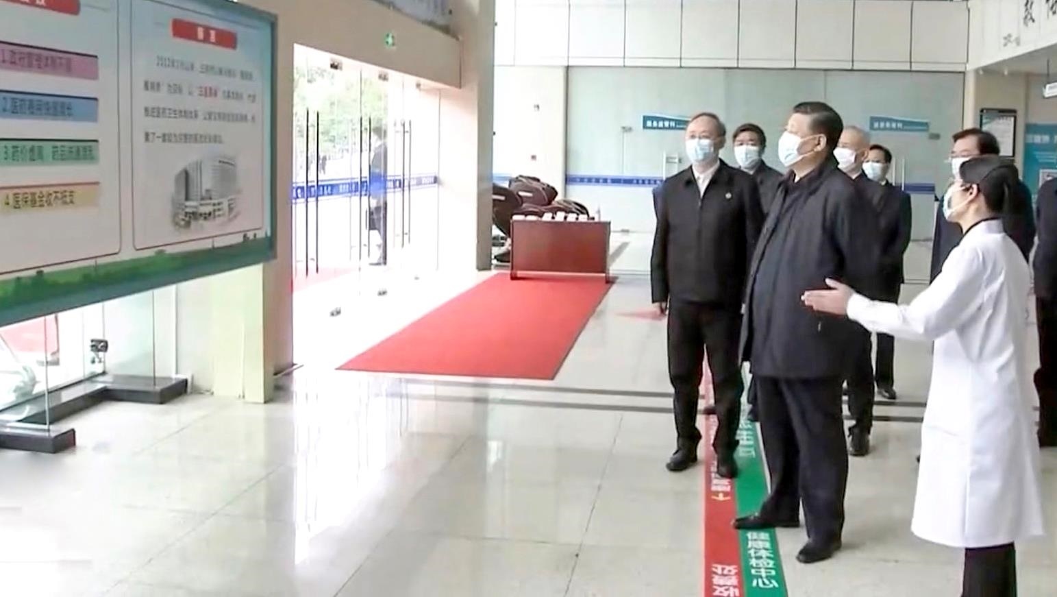 △2021年3月23日，習(xí)近平總書記在福建三明沙縣總醫(yī)院住院樓一層大廳，聽取醫(yī)改情況介紹。