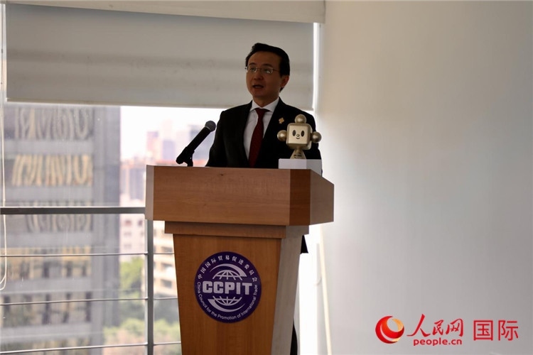 中國(guó)駐墨西哥大使張潤(rùn)發(fā)表講話。人民網(wǎng) 埃內(nèi)斯托·多明戈斯攝