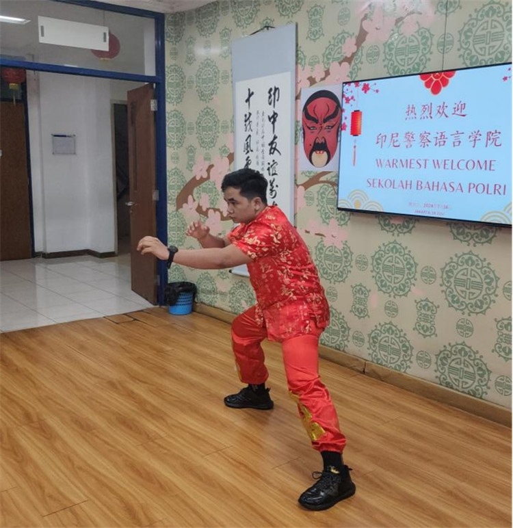 警察學(xué)員表演武術(shù)?；顒?dòng)主辦方供圖