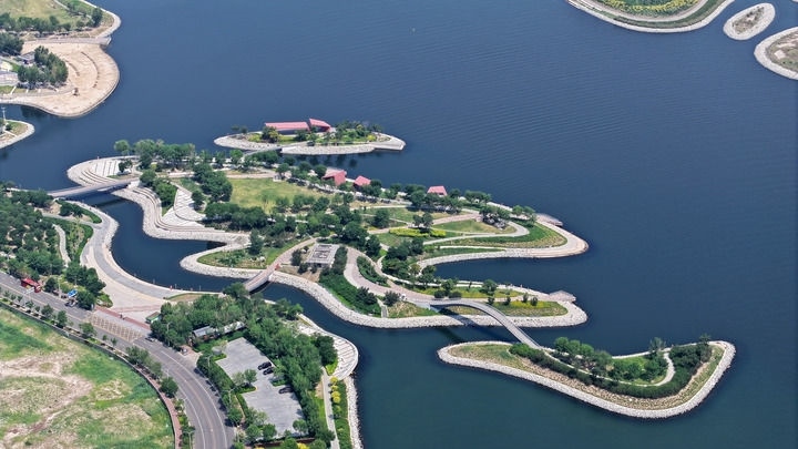 這是2024年6月28日拍攝的天津市濱海新區(qū)南灣公園一景（無人機照片）。新華社記者 李然 攝