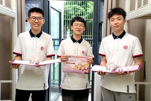 王子源（左）、母翰堯（中）、郭洋君（右）。清華大學(xué)供圖