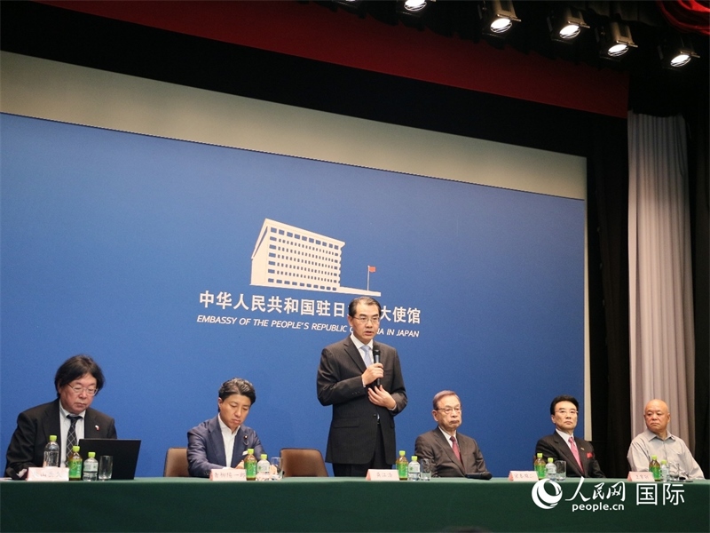 中國駐日本大使吳江浩（左三）致辭。人民網(wǎng) 許可攝