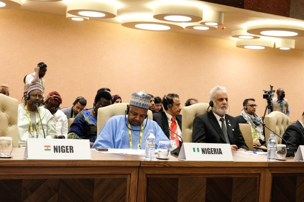 1月20日，與會(huì)代表出席在烏干達(dá)首都坎帕拉舉行的不結(jié)盟運(yùn)動(dòng)第19次峰會(huì)閉幕式。新華社發(fā)（阿佳拉·納瓦達(dá)攝）