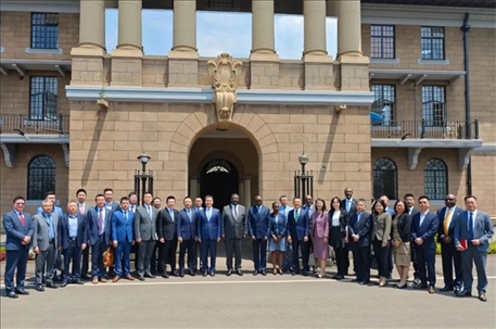 （與會人員合影留念。駐肯使館供圖）