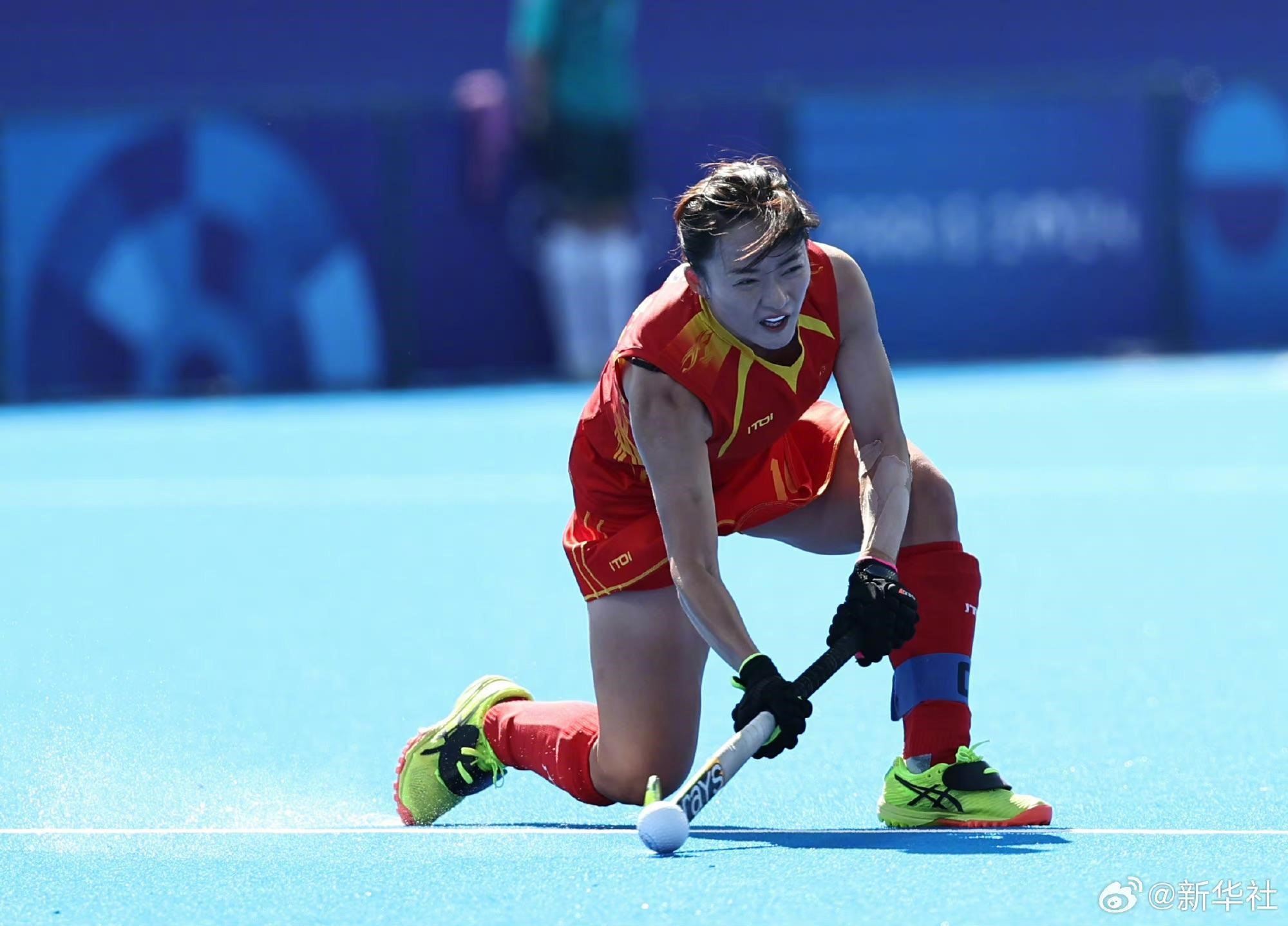 巴黎奧運(yùn)會(huì)上，中國(guó)女子曲棍球隊(duì)在賽場(chǎng)揮灑汗水