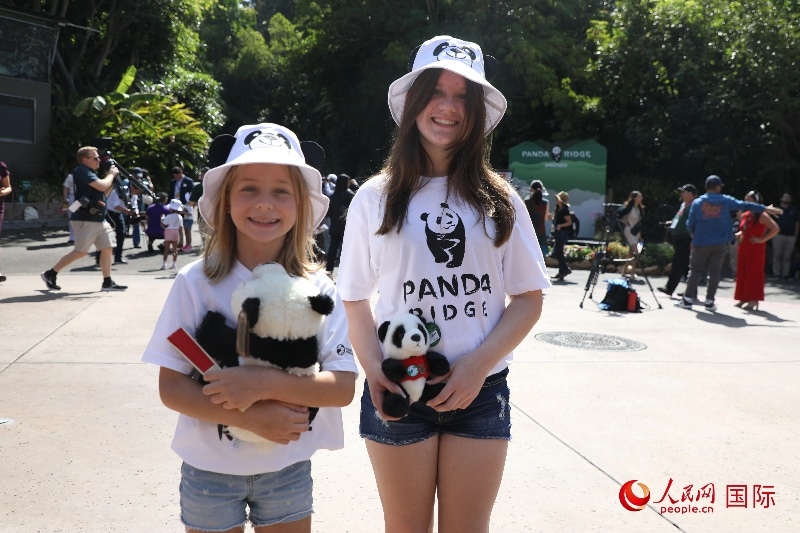 3、美國(guó)當(dāng)?shù)卦S多民眾來(lái)圣迭戈動(dòng)物園看熊貓。 人民網(wǎng)記者 李志偉攝
