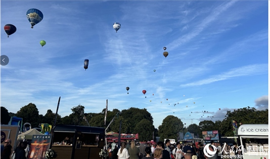 布里斯托國(guó)際熱氣球節(jié)現(xiàn)場(chǎng)。人民網(wǎng)記者 余穎攝