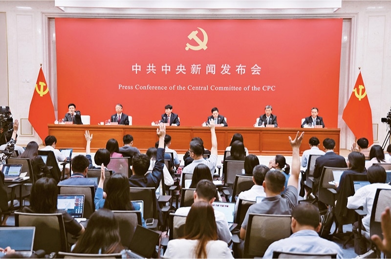 黨的二十屆三中全會(huì)是在以中國(guó)式現(xiàn)代化全面推進(jìn)強(qiáng)國(guó)建設(shè)、民族復(fù)興偉業(yè)的關(guān)鍵時(shí)期召開的一次十分重要的會(huì)議。圖為2024年7月19日，中共中央舉行新聞發(fā)布會(huì)，介紹和解讀黨的二十屆三中全會(huì)精神。 新華社記者 金立旺/攝