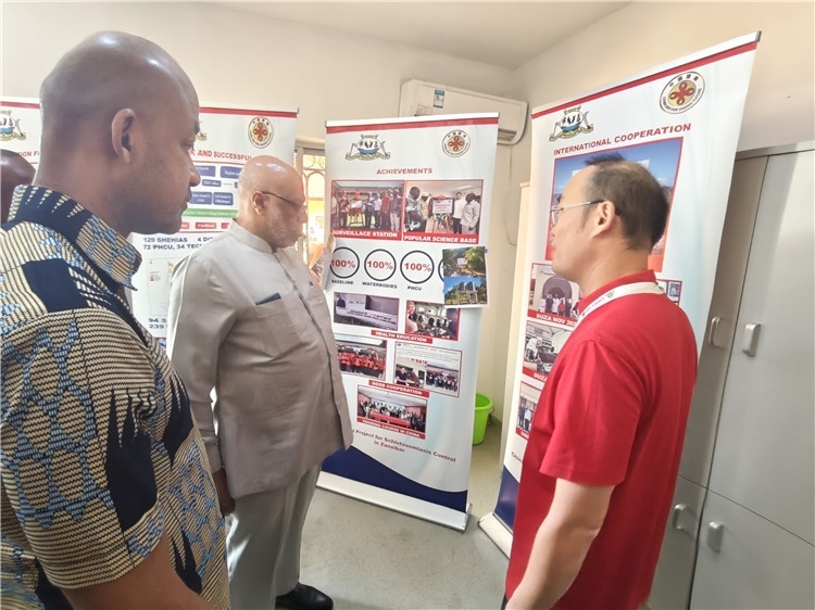 中方專家組組長(zhǎng)黃玉政介紹項(xiàng)目進(jìn)展。專家組供圖